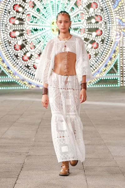 Look 48